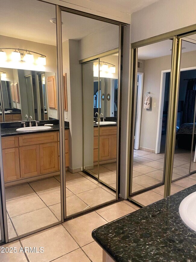 Building Photo - 2644 W Desert Cove Ave