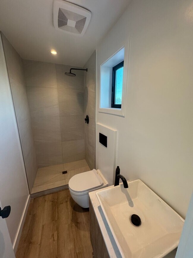 Building Photo - ONE MONTH FREE!! BRAND NEW CONSTRUCTION!! ...