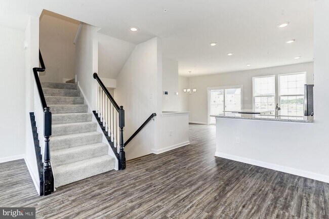 Building Photo - 5014 MacDonough Pl