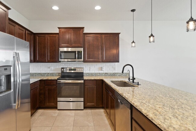 Building Photo - 3840 Silverlake Way