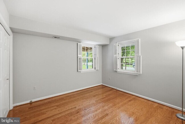 Building Photo - 809 Woodley Dr