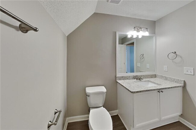 Building Photo - 1209 Lainster Dr SE