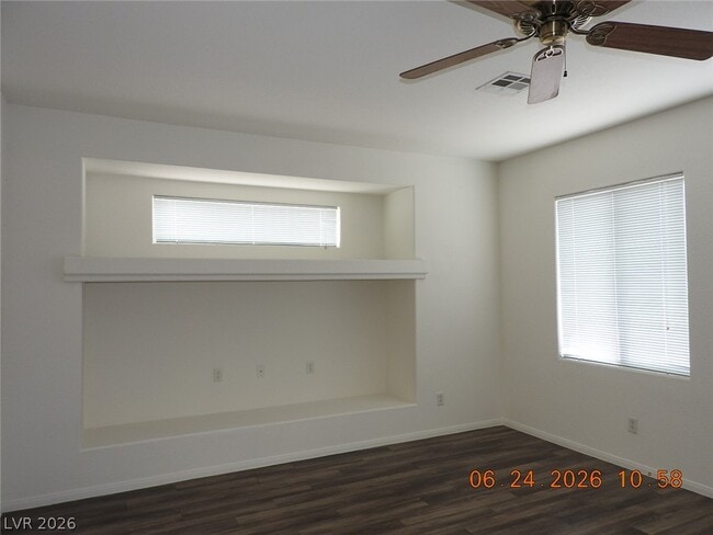 Building Photo - 521 W Dolphin Peak Ct