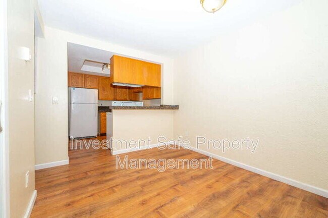 Building Photo - 1453 Melrose Ave