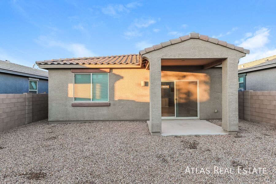 Building Photo - 10695 W Dickerson Dr