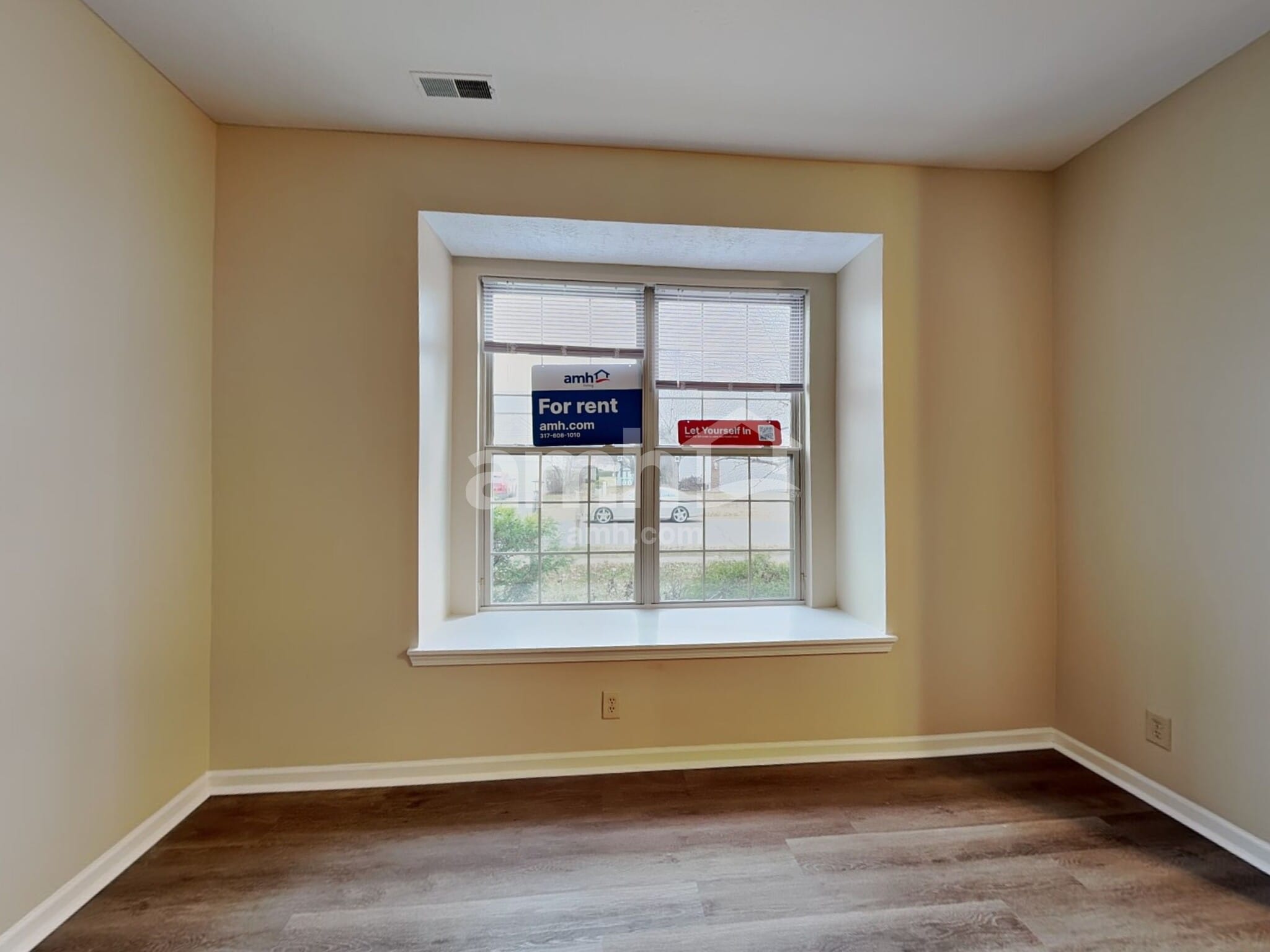 Building Photo - 1131 Clark Dr