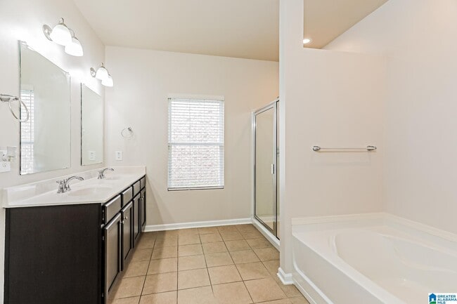 Building Photo - 3689 Burlington Dr