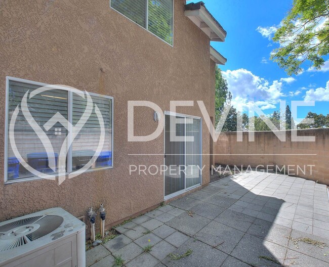 Building Photo - Move-In Ready Home