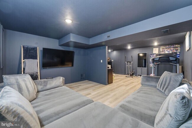 Building Photo - 15730 Vista Dr