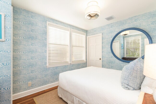 Building Photo - 357 Seabreeze Ave