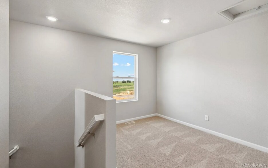 Loft - 7330 Green River Ave