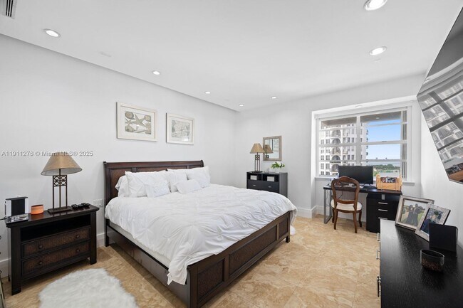 Building Photo - 5701 Collins Ave