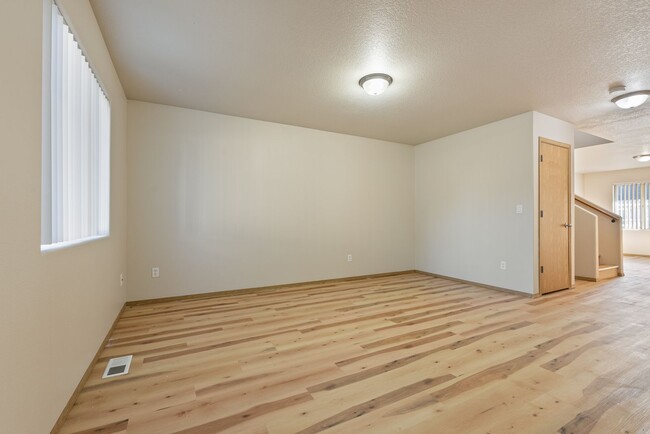 Building Photo - Spacious 4-Bedroom Home in SE Portland!