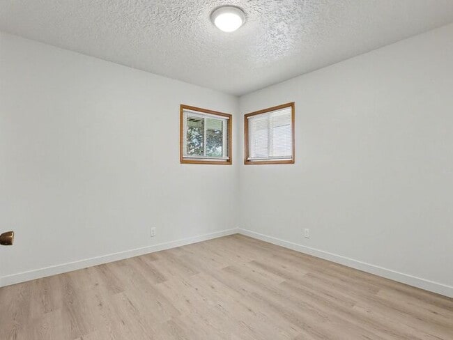 Building Photo - Duplex: 2 Bedrooms - Salem SE