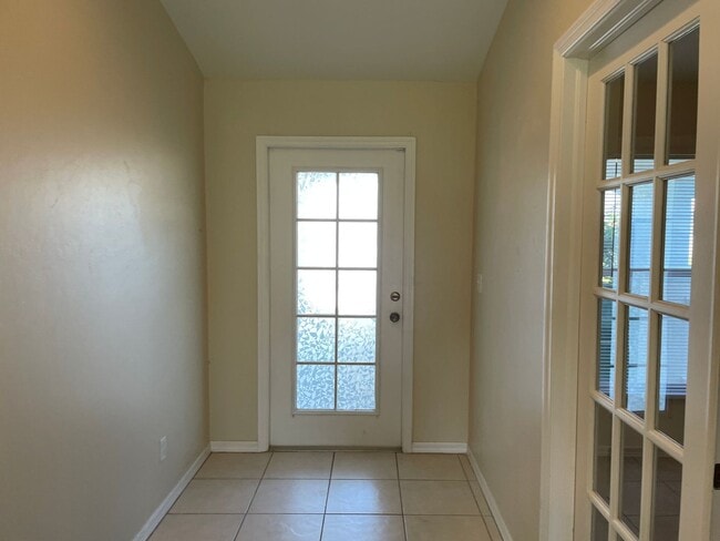 Building Photo - PRICE REDUCTION: Spacious and Charming 3 B...