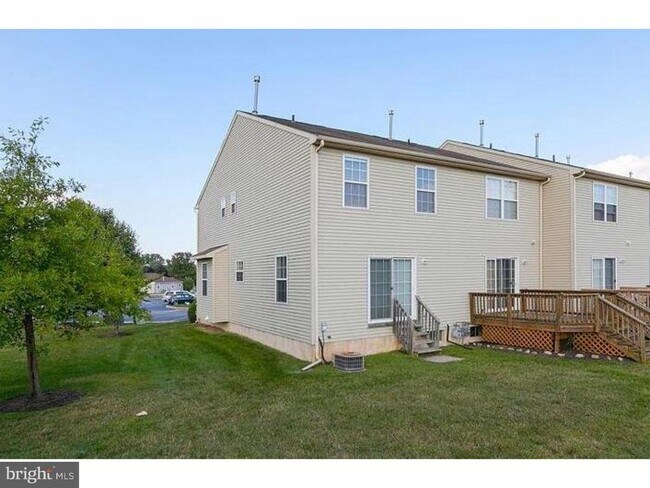 Building Photo - 69 Yellowwood Ct
