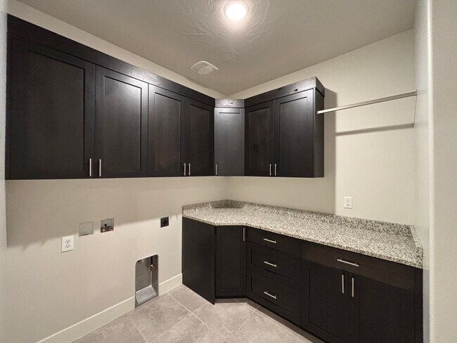 Building Photo - SPACIOUS SINGLE LEVEL HOME IN WASHINGTON FIELDS FOR RENT!