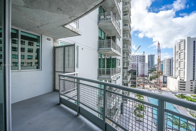 Building Photo - 690 SW 1st Ct