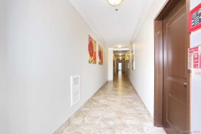 Building Photo - 21 E Central Ave