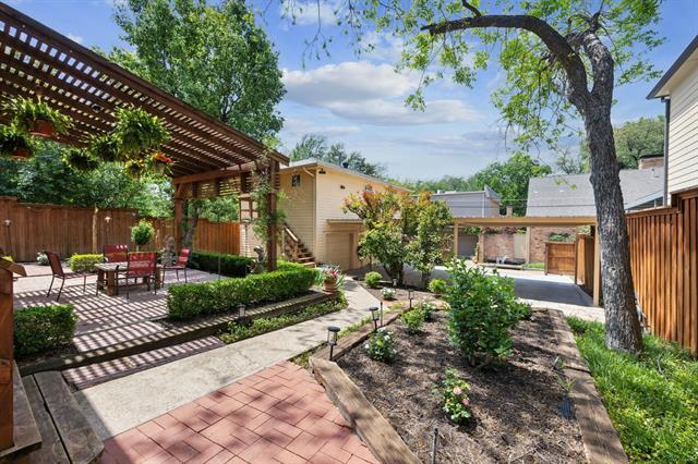 Building Photo - 8525 Briarwood Ln