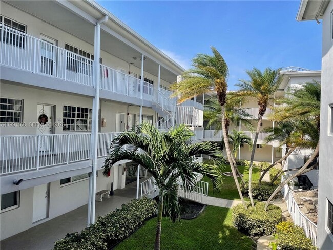 Building Photo - 462 Golden Isles Dr