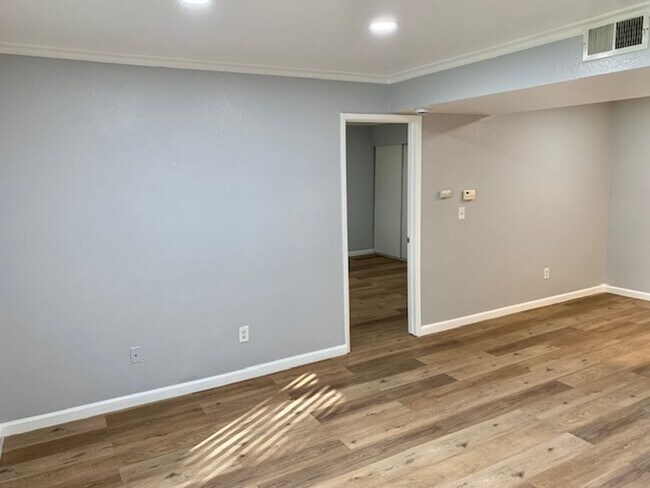 Building Photo - Great 1 bed 1 bath Condo in Pittsburg -- AVAILABLE NOW !!!