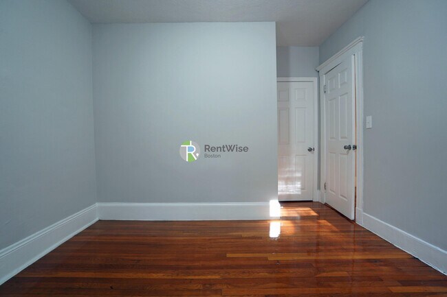 Building Photo - 146 Chiswick Rd