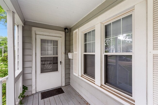 Building Photo - 7621 Weaver Ave