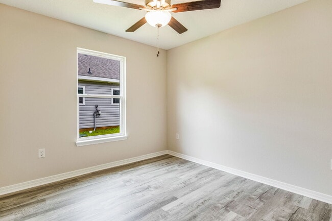 Building Photo - Contemporary Living in Milton!