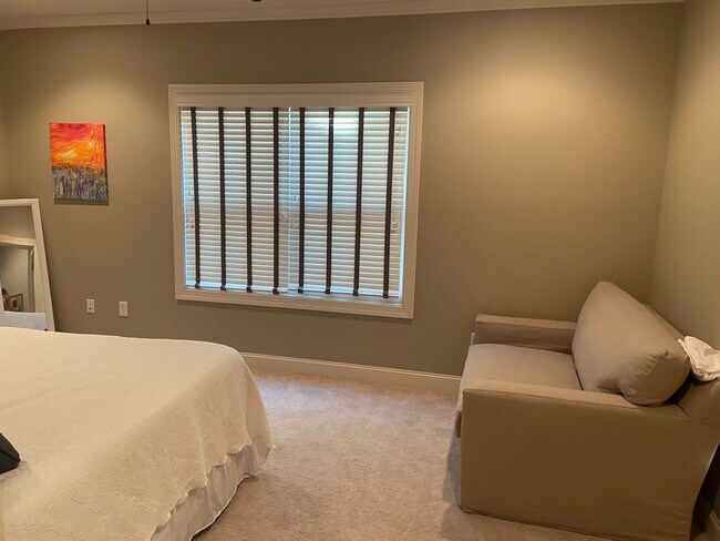 Building Photo - 4BR/4.5BA Furnished Townhome For Rent