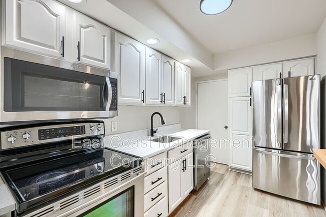 Building Photo - 2735 Moorgate Rd