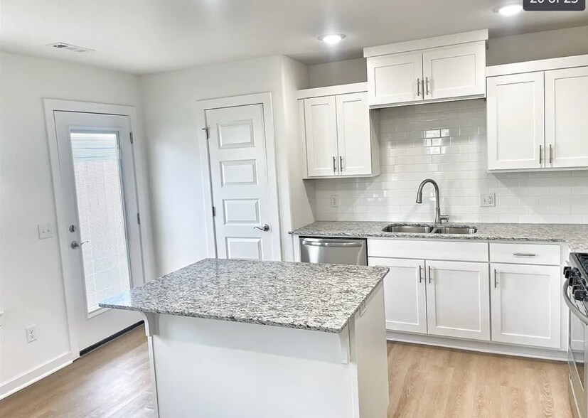 Building Photo - 5992 W Holdcroft Dr