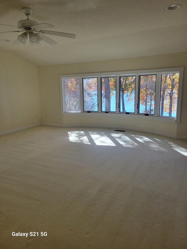 Building Photo - 148 Lakewood Dr