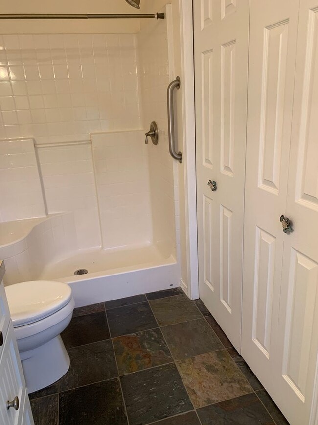 Building Photo - Charming Single-Level Rancher – 2 Bed, 2 Bath