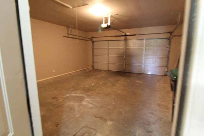 Building Photo - designed for comfort : 3 Bedroom 2 Bath