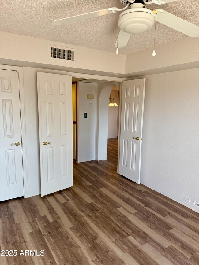Building Photo - 10410 N Cave Creek Rd