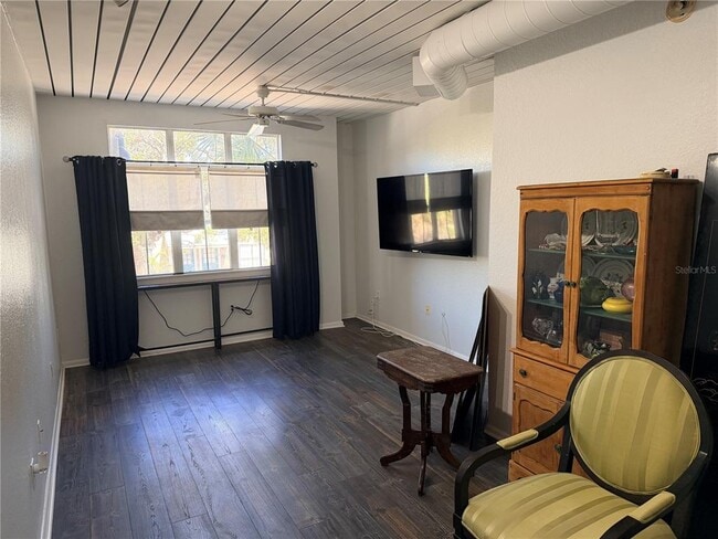 Building Photo - 2320 W Azeele St