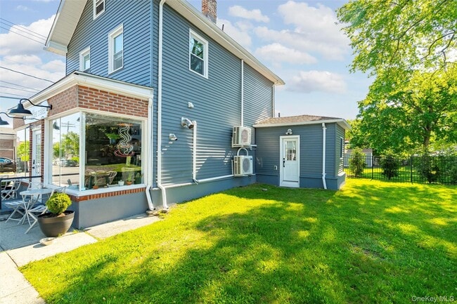 Building Photo - 78 Maple Ave