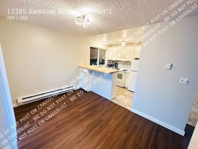 Building Photo - Burien - Updated 2 Bedroom / 1 Bath