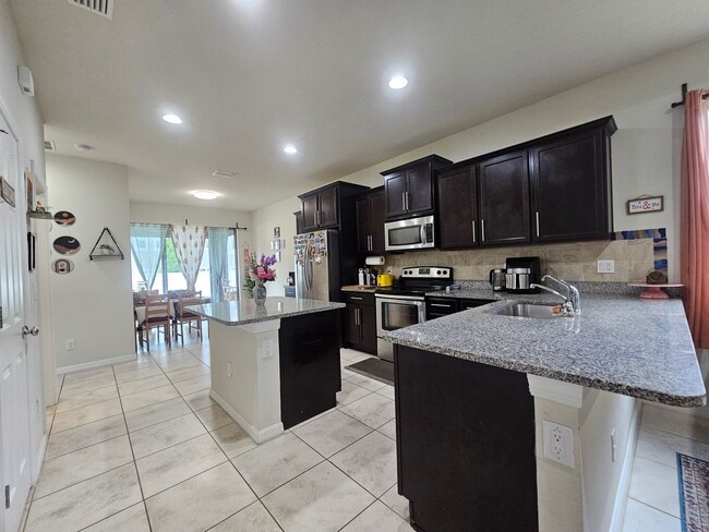 Building Photo - Beautiful 3-Bedroom + Flex Space in gated ...