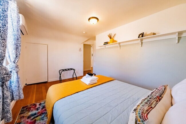 Building Photo - 170 E 100 N