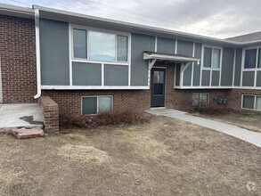 Building Photo - 4BD/2BA Duplex in Golden