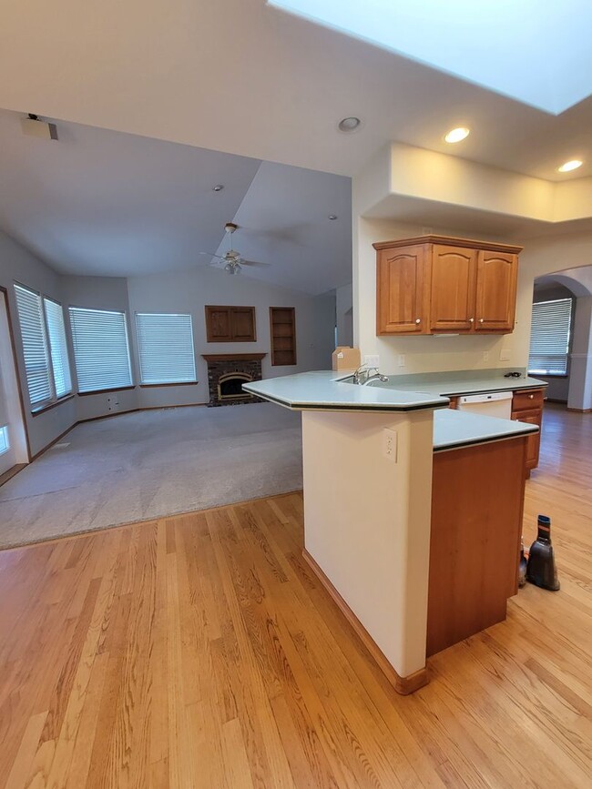 Building Photo - 100 Sapphire Pl