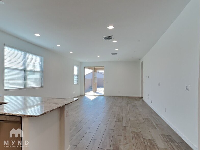 Building Photo - 19353 W Elm St