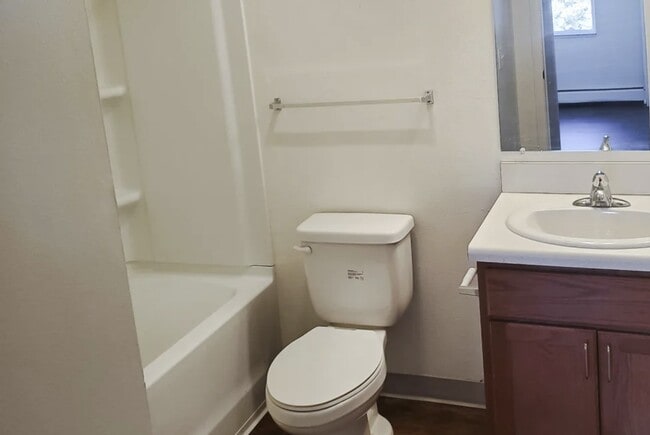 Building Photo - 3796 S Ravenna Rd