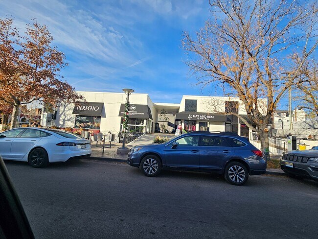 Building Photo - Cherry Creek Beautiful and Bright 1 Bed 1 Bath Condo