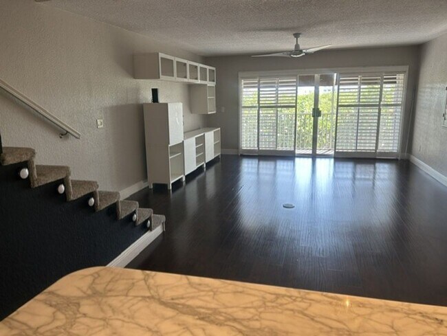 Building Photo - Luxury living with an Intracoastal view and direct access to dock, marina and lift