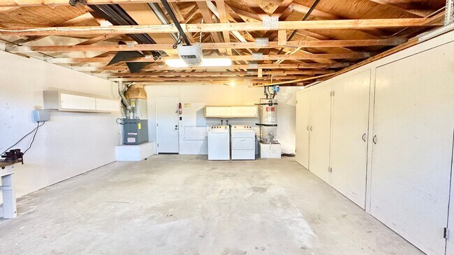 Building Photo - Lovely Single Story Home in Quiet Neighbor...