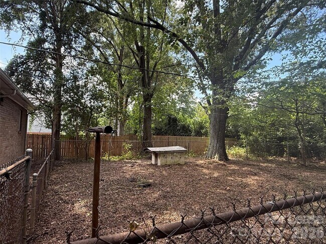 Building Photo - 6009 Monteith Dr
