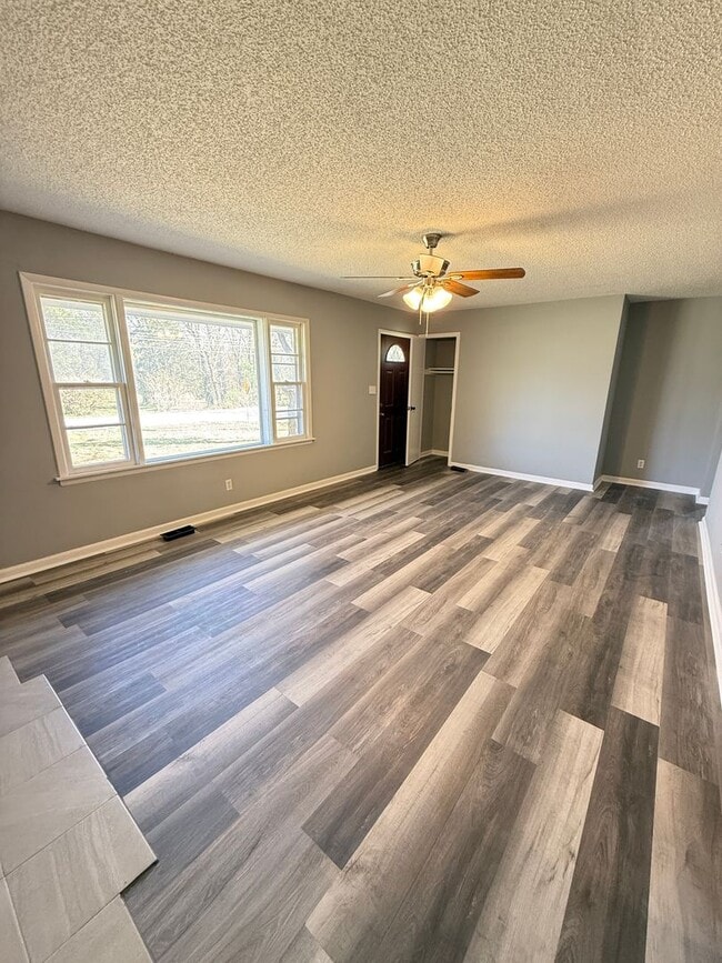 Building Photo - 4 bedroom/1 bath/detached storage building